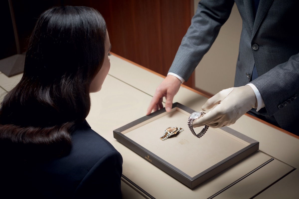 discover rolex message shoot shop geneva retail campaign client vendeur pub sm iso